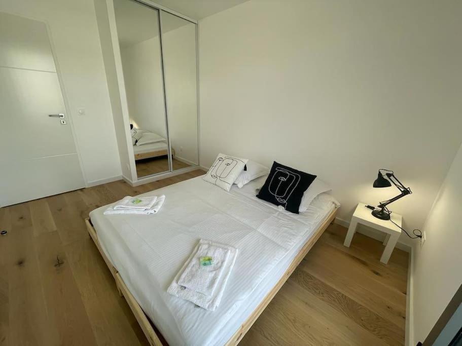 Presqu'Ile, Appartement Neuf Avec Balcon, Salle De Gym Et Parking Caen Luaran gambar