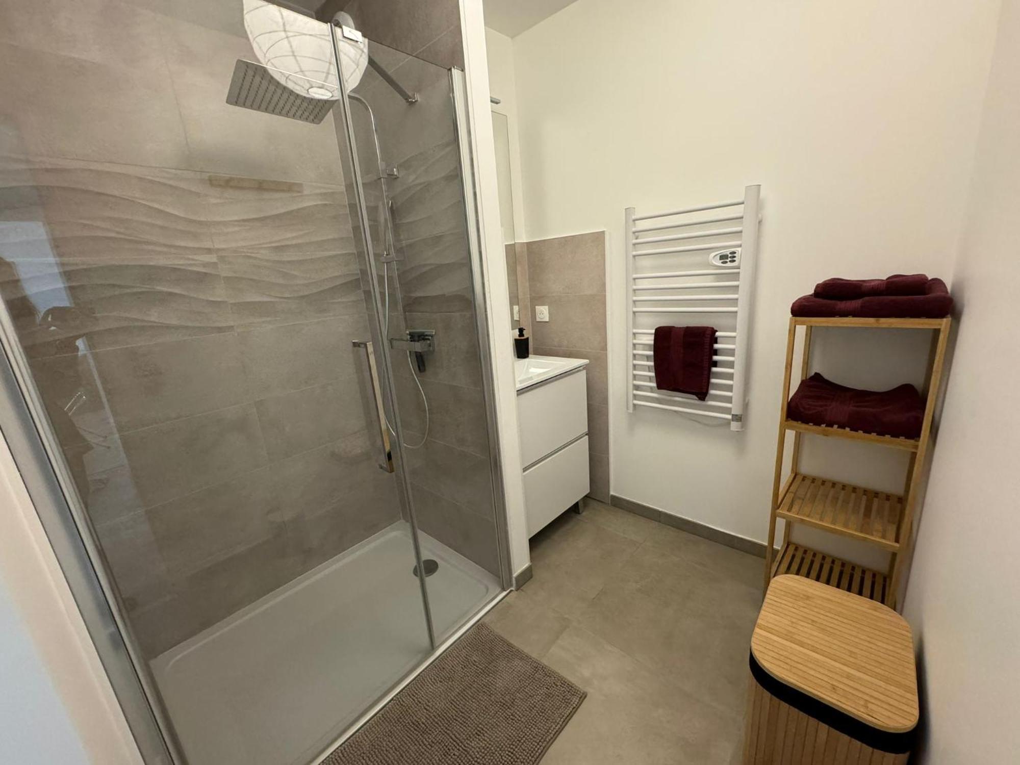 Presqu'Ile, Appartement Neuf Avec Balcon, Salle De Gym Et Parking Caen Luaran gambar