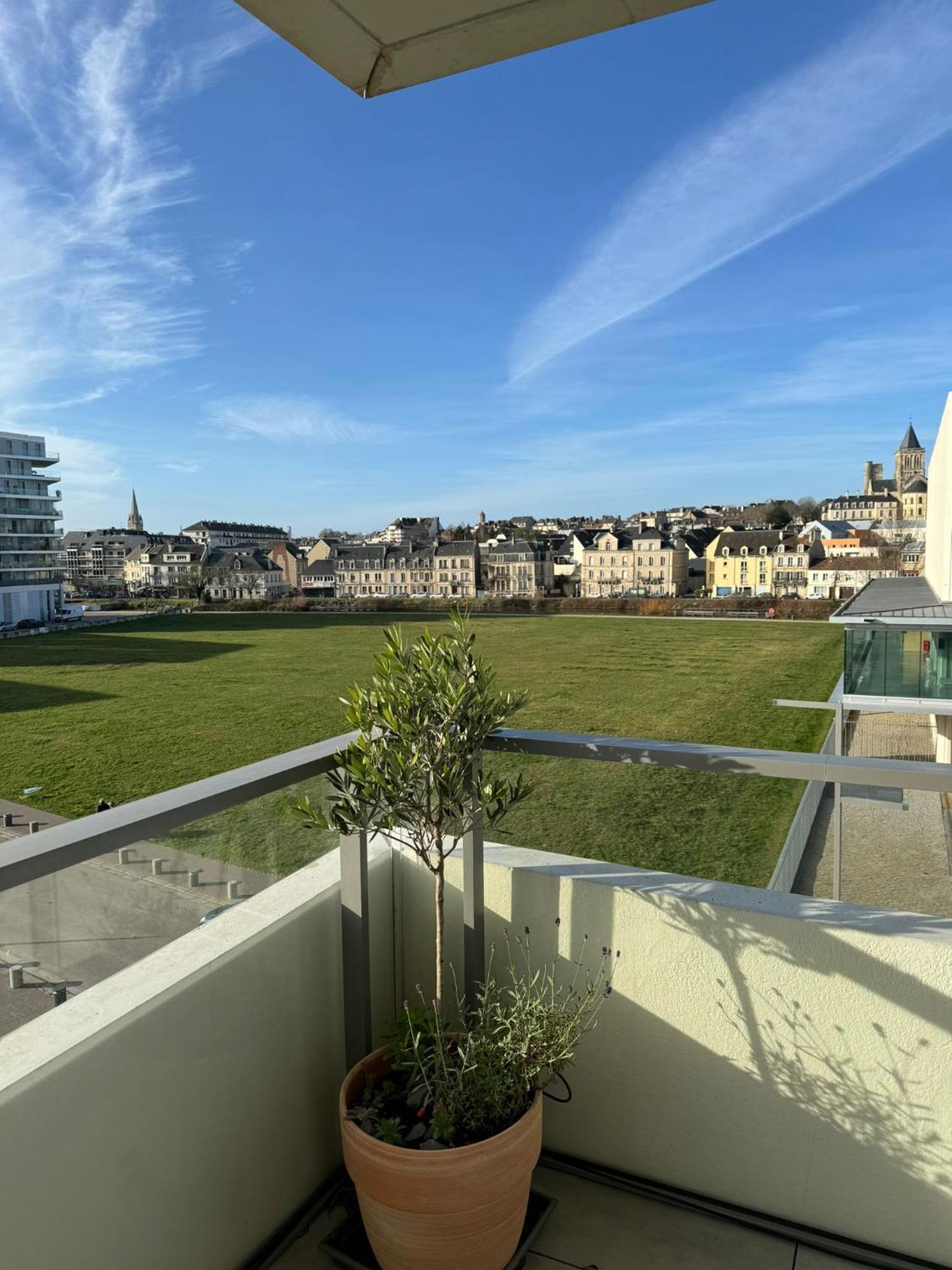 Presqu'Ile, Appartement Neuf Avec Balcon, Salle De Gym Et Parking Caen Luaran gambar